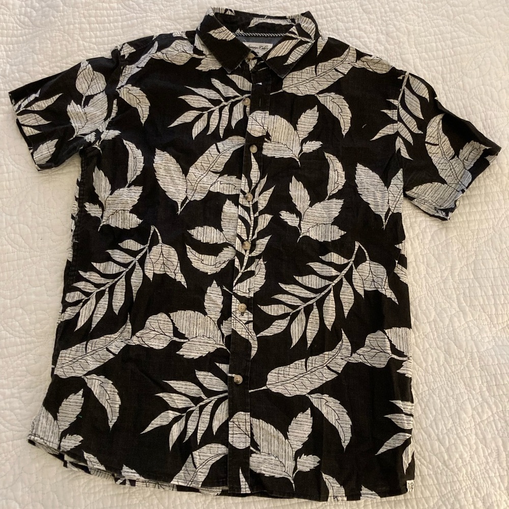 Boy’s XL Black and White Leaf Print Short Sleeved Shirt